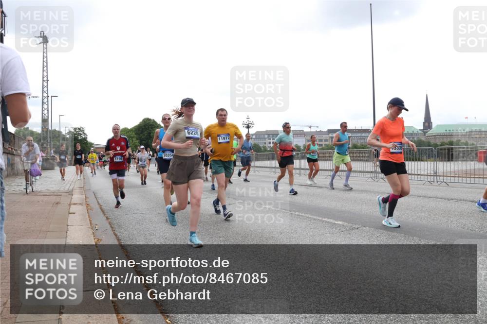 29.06.2025 - hella hamburg halbmarathon Lena Gebhardt http://msf.ph/oto/8467085 29.06.2025 10:32:35 Lombardsbrücke 10354, 1199, 6228, 11972, 3335, 1199, 1237, 1640, 1987, 2059, 2349, 2943, 3022, 3365, 3422, 3653, 3660, 3670, 3707, 3753, 3778, 3822, 4314, 4365, 4446, 4605, 4857, 4924, 5496, 5658, 5743, 5783, 5871, 5941, 6218, 6228, 6252, 6312, 6315, 7135, 7239, 7308, 7309, 7387, 7468, 7531, 7535, 7633, 7702, 7749, 7750, 8124, 8127, 8175, 8303, 8625, 8787, 8840, 8914, 8993, 9010, 9125, 9188, 9206, 10002, 10013, 10048, 10277 meine-sportfotos.de