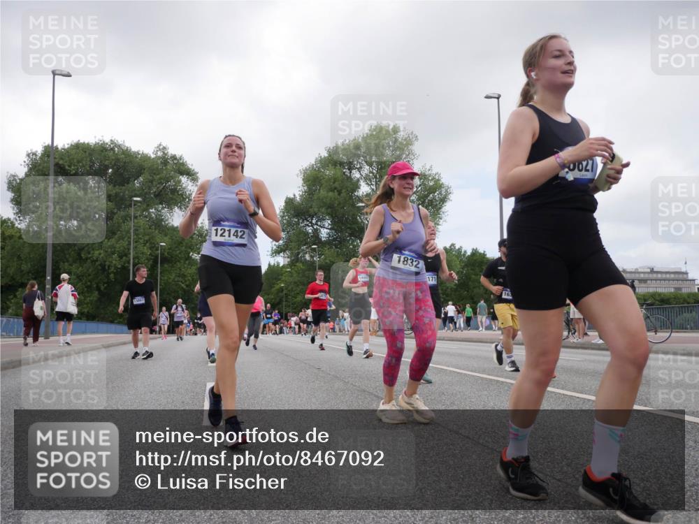 29.06.2025 - hella hamburg halbmarathon Luisa Fischer http://msf.ph/oto/8467092 29.06.2025 11:13:02 Kennedybrücke 13867, 12142, 1832, 171, 0027, 1832, 1923, 2673, 3017, 3330, 5443, 6627, 7879, 9037, 10357, 10698 meine-sportfotos.de