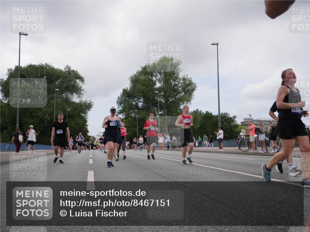 29.06.2025 - hella hamburg halbmarathon Luisa Fischer http://msf.ph/oto/8467151 29.06.2025 11:13:04 Kennedybrücke 13867, 15598, 7879, 14097, 19171, 1832, 1923, 2530, 3017, 3330, 3505, 5443, 6627, 7879, 10357, 10698 meine-sportfotos.de
