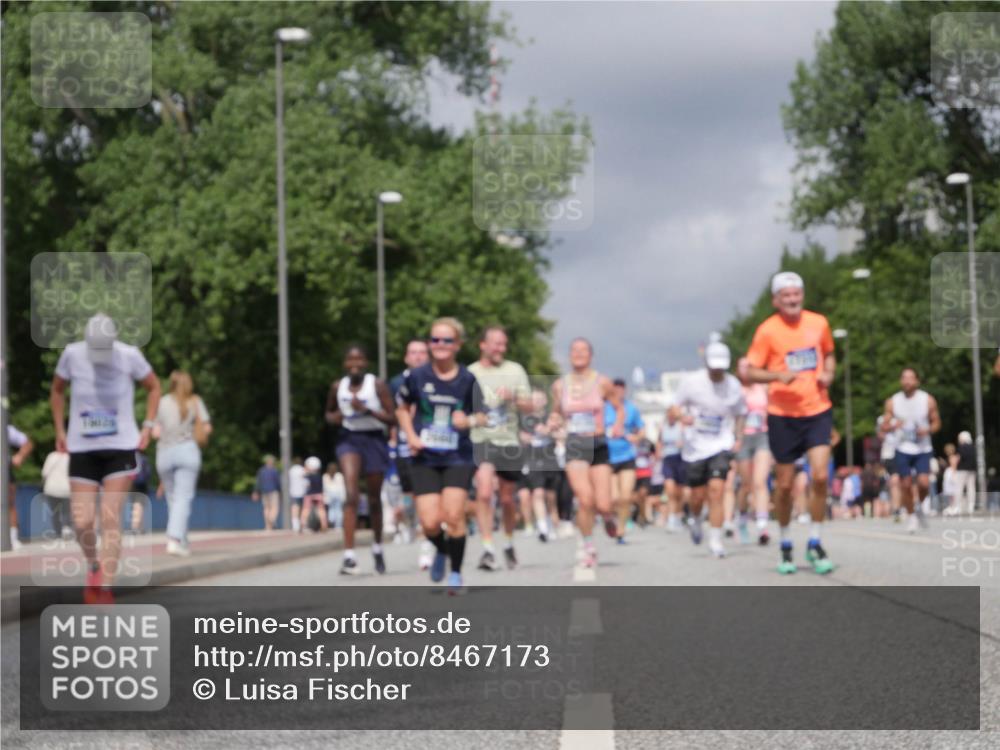 29.06.2025 - hella hamburg halbmarathon Luisa Fischer http://msf.ph/oto/8467173 29.06.2025 10:42:22 Kennedybrücke 1451, 1883, 2092, 2524, 2534, 2660, 4028, 4410, 4603, 4964, 5735, 6112, 7341, 7350, 7815, 10604, 10696 meine-sportfotos.de
