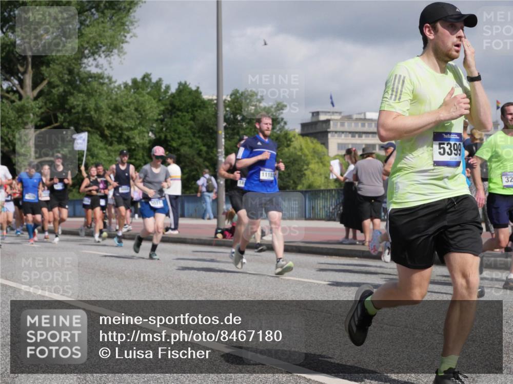 29.06.2025 - hella hamburg halbmarathon Luisa Fischer http://msf.ph/oto/8467180 29.06.2025 09:57:54 Kennedybrücke 11189, 5399, 32, 2274, 2287, 2411, 3087, 3208, 3209, 3258, 3747, 4093, 5399, 5638, 6158, 6662, 6836, 7659, 8437, 8693, 8889, 9031, 9032, 9093, 9159, 9476, 9649, 9720, 9869, 10053, 10423 meine-sportfotos.de