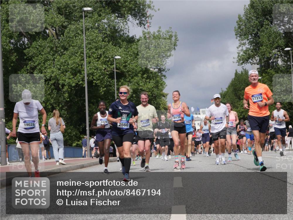 29.06.2025 - hella hamburg halbmarathon Luisa Fischer http://msf.ph/oto/8467194 29.06.2025 10:42:22 Kennedybrücke 19028, 1026, 2660, 19138, 687, 19139, 2092, 15511, 17313, 10604, 112, 7815, 1451, 1883, 2092, 2524, 2534, 2660, 4028, 4410, 4603, 4964, 5735, 6112, 7341, 7350, 7815, 10604, 10696 meine-sportfotos.de