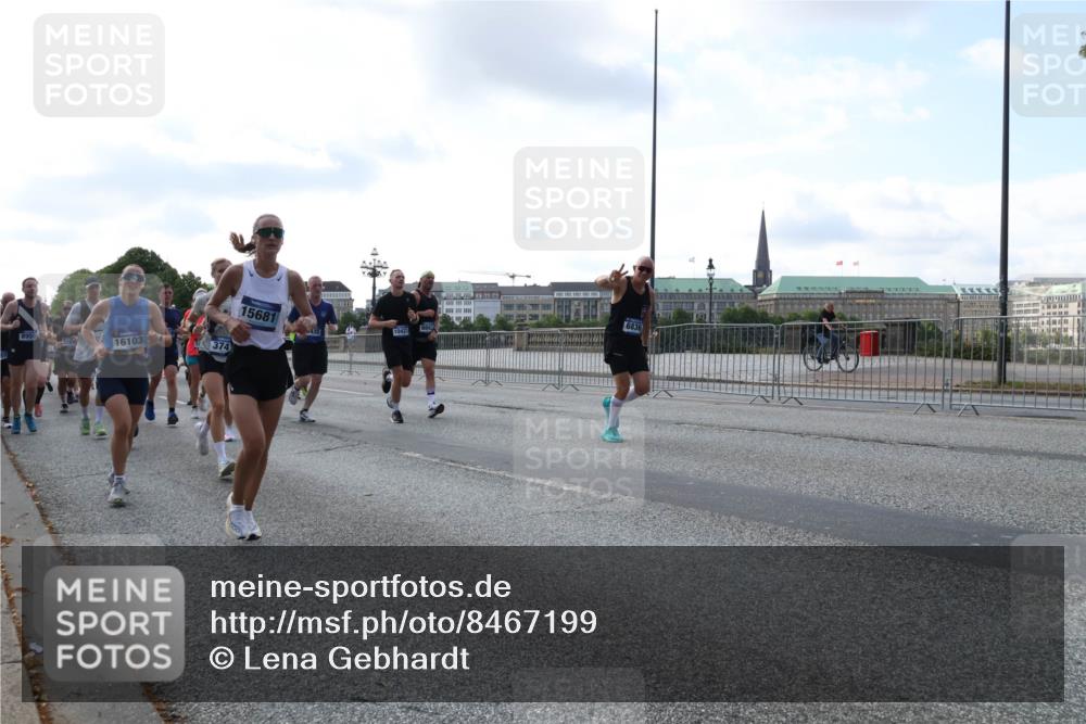 29.06.2025 - hella hamburg halbmarathon Lena Gebhardt http://msf.ph/oto/8467199 29.06.2025 09:55:17 Lombardsbrücke 8955, 16103, 374, 15681, 6838, 1120, 1151, 1200, 1683, 1696, 1706, 1884, 1976, 2207, 2274, 2287, 2367, 2411, 2592, 2596, 2816, 3087, 3208, 3209, 3258, 3435, 3747, 4093, 4121, 4189, 4832, 4938, 5102, 5399, 5459, 5638, 5705, 5708, 5915, 6027, 6158, 6290, 6389, 6532, 6662, 6836, 6923, 6938, 6991, 7052, 7312, 7335, 7659, 7908, 8371, 8437, 8487, 8657, 8693, 8889, 8981, 9031, 9093, 9159, 9476, 9661, 9710, 9869, 9931, 11333 meine-sportfotos.de
