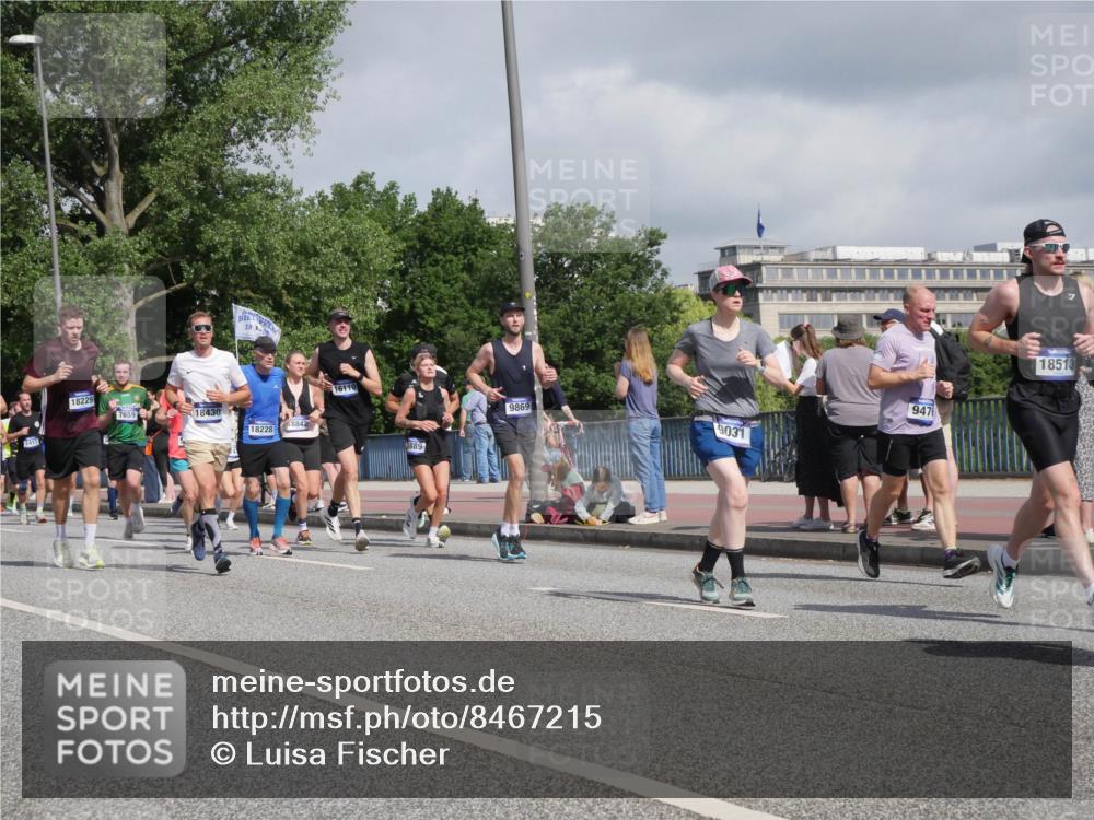 29.06.2025 - hella hamburg halbmarathon Luisa Fischer http://msf.ph/oto/8467215 29.06.2025 09:57:56 Kennedybrücke 2411, 18229, 7659, 1905, 18430, 18228, 8842, 16110, 1889, 9476, 9869, 9031, 18513, 2274, 2287, 2411, 3087, 3209, 3258, 3435, 3747, 4093, 5102, 5399, 5638, 6027, 6158, 6662, 6836, 7659, 8218, 8371, 8693, 8889, 9031, 9032, 9093, 9476, 9649, 9720, 9869, 10053, 10423 meine-sportfotos.de