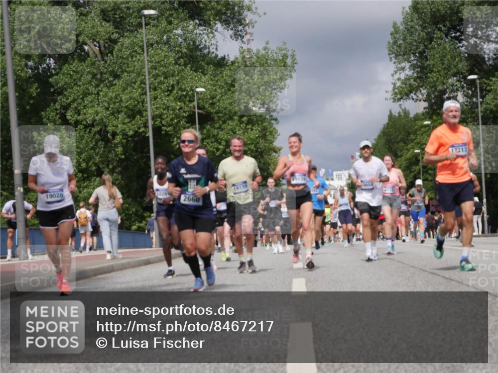 29.06.2025 - hella hamburg halbmarathon Luisa Fischer http://msf.ph/oto/8467217 29.06.2025 10:42:23 Kennedybrücke 19028, 1026, 19138, 2660, 19139, 0604, 17213, 1451, 1883, 2092, 2524, 2534, 2660, 4028, 4410, 4603, 4964, 5735, 6112, 7341, 7350, 7815, 10604, 10696 meine-sportfotos.de