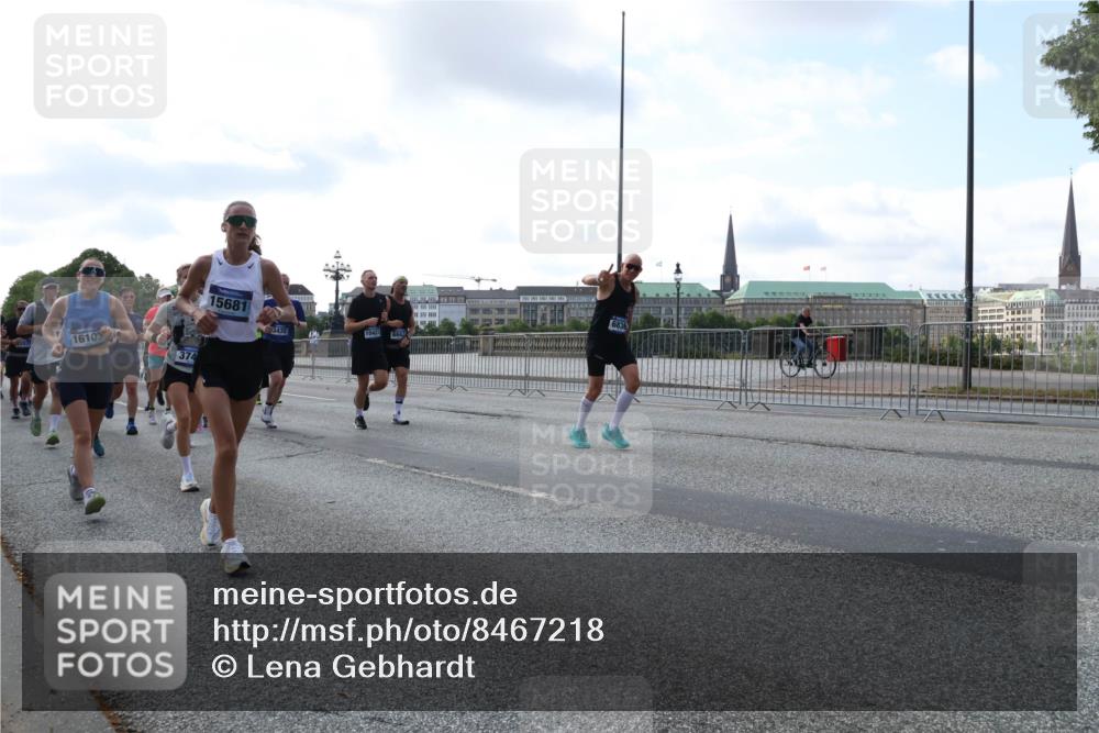 29.06.2025 - hella hamburg halbmarathon Lena Gebhardt http://msf.ph/oto/8467218 29.06.2025 09:55:17 Lombardsbrücke 16103, 374, 15681, 3435, 10423, 1120, 1151, 1200, 1683, 1696, 1706, 1884, 1976, 2207, 2274, 2287, 2367, 2411, 2592, 2596, 2816, 3087, 3208, 3209, 3258, 3435, 3747, 4093, 4121, 4189, 4832, 4938, 5102, 5399, 5459, 5638, 5705, 5708, 5915, 6027, 6158, 6290, 6389, 6532, 6662, 6836, 6923, 6938, 6991, 7052, 7312, 7335, 7659, 7908, 8371, 8437, 8487, 8657, 8693, 8889, 8981, 9031, 9093, 9159, 9476, 9661, 9710, 9869, 9931, 11333 meine-sportfotos.de