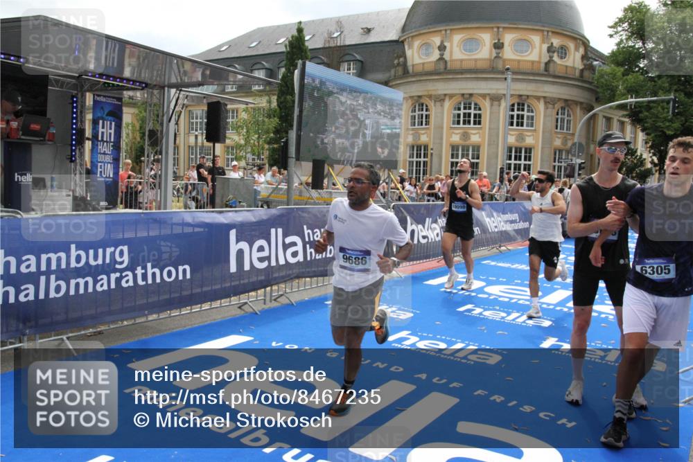 29.06.2025 - hella hamburg halbmarathon Michael Strokosch http://msf.ph/oto/8467235 29.06.2025 10:34:31 Ziel 1644, 5550, 6305, 7534, 9686, 13618, 16417, 18099 meine-sportfotos.de
