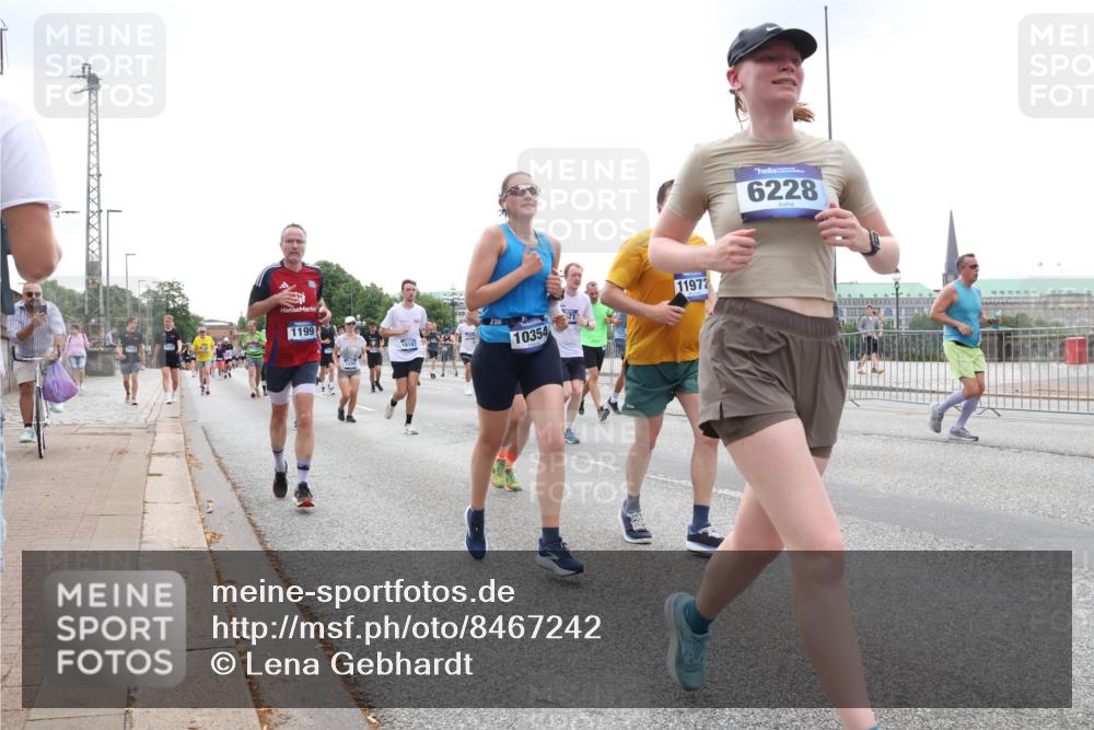 29.06.2025 - hella hamburg halbmarathon Lena Gebhardt http://msf.ph/oto/8467242 29.06.2025 10:32:36 Lombardsbrücke 1199, 16187, 236, 10354, 11972, 6228, 1199, 1237, 1640, 1987, 2059, 2276, 2349, 2943, 3022, 3365, 3422, 3653, 3660, 3670, 3707, 3753, 3778, 3822, 4314, 4365, 4446, 4605, 4857, 4924, 5496, 5658, 5743, 5783, 5871, 5941, 6040, 6218, 6228, 6252, 6312, 6315, 7239, 7308, 7309, 7387, 7468, 7531, 7535, 7633, 7702, 7749, 7750, 8124, 8127, 8175, 8303, 8625, 8787, 8839, 8840, 8914, 8993, 9010, 9034, 9125, 9188, 9206, 10002, 10013, 10048, 10277 meine-sportfotos.de