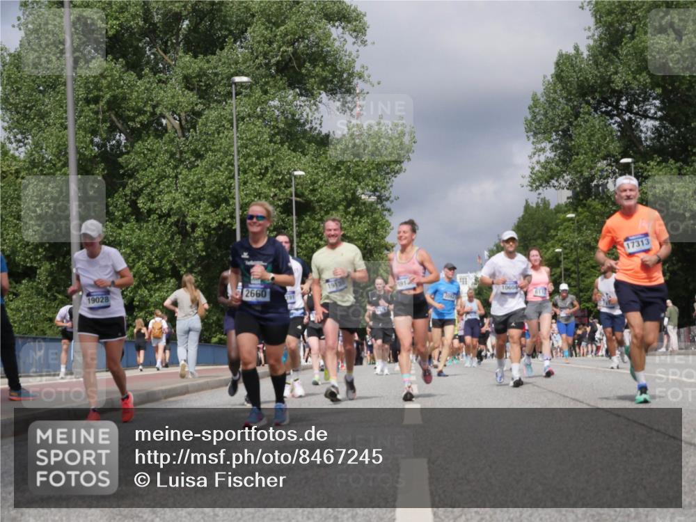29.06.2025 - hella hamburg halbmarathon Luisa Fischer http://msf.ph/oto/8467245 29.06.2025 10:42:23 Kennedybrücke 19028, 2660, 391, 19138, 106045, 6112, 17313, 1451, 1883, 2092, 2524, 2534, 2660, 4028, 4410, 4603, 4964, 5735, 6112, 7341, 7350, 7815, 10604, 10696 meine-sportfotos.de