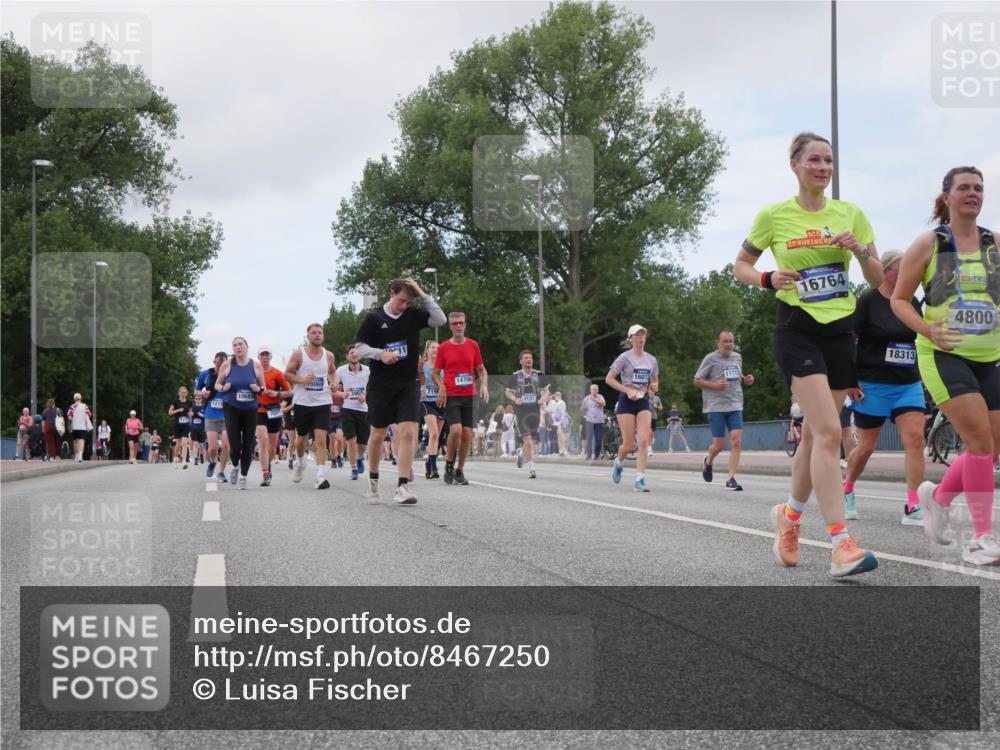 29.06.2025 - hella hamburg halbmarathon Luisa Fischer http://msf.ph/oto/8467250 29.06.2025 11:13:21 Kennedybrücke 106, 10689, 1601, 5069, 11, 719, 14706, 3137, 16013, 11712, 16764, 18313, 4800, 1601, 2191, 3135, 3137, 3965, 4716, 4800, 5504, 6959, 7196, 9197, 10689 meine-sportfotos.de