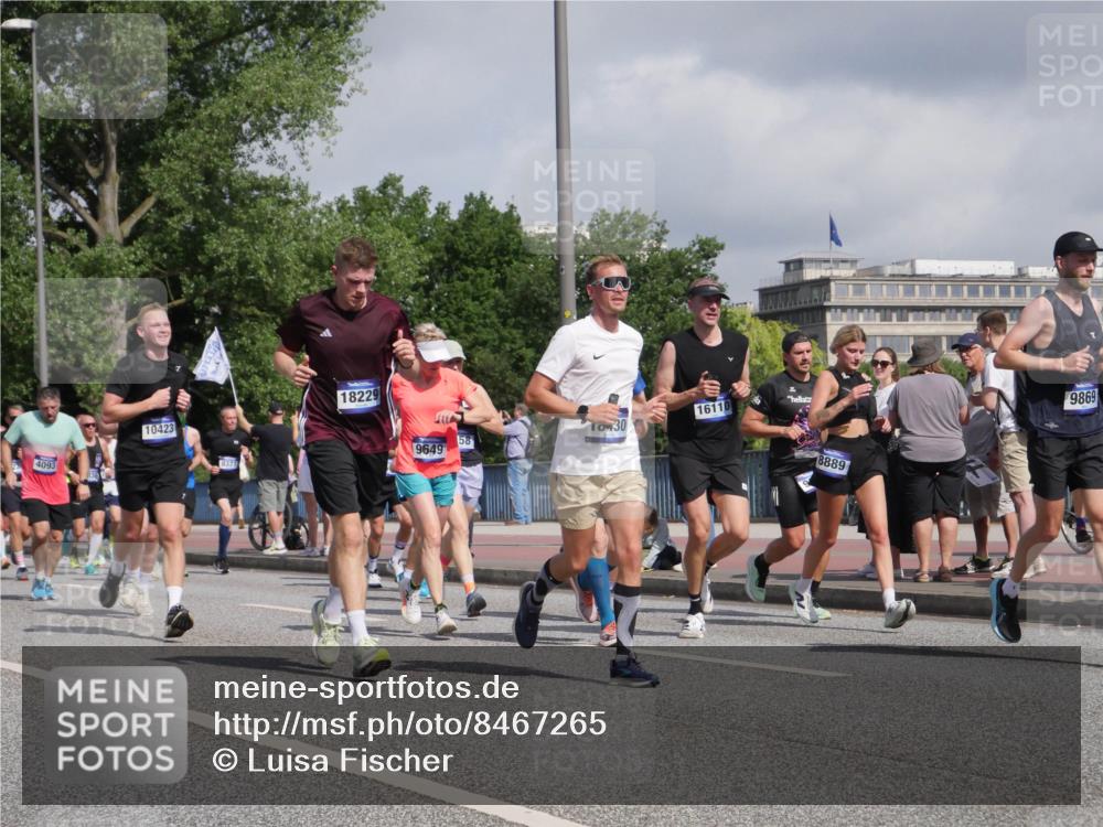 29.06.2025 - hella hamburg halbmarathon Luisa Fischer http://msf.ph/oto/8467265 29.06.2025 09:57:58 Kennedybrücke 4093, 10423, 8371, 18229, 9649, 58, 16110, 8889, 9869, 1884, 2274, 2287, 2411, 3087, 3209, 3435, 3747, 4093, 5102, 5638, 6027, 6158, 6662, 6836, 7659, 8218, 8371, 8487, 8693, 8889, 9031, 9032, 9649, 9720, 9869, 10053, 10184, 10423 meine-sportfotos.de