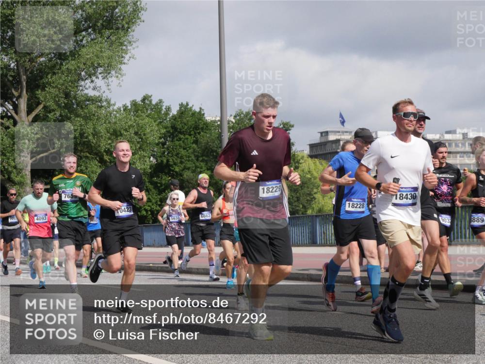 29.06.2025 - hella hamburg halbmarathon Luisa Fischer http://msf.ph/oto/8467292 29.06.2025 09:57:58 Kennedybrücke 2287, 4093, 7655, 0423, 93, 5638, 6662, 18229, 18228, 18430, 9032, 8889, 1884, 2274, 2287, 2411, 3087, 3209, 3435, 3747, 4093, 5102, 5638, 6027, 6158, 6662, 6836, 7659, 8218, 8371, 8487, 8693, 8889, 9031, 9032, 9649, 9720, 9869, 10053, 10184, 10423 meine-sportfotos.de