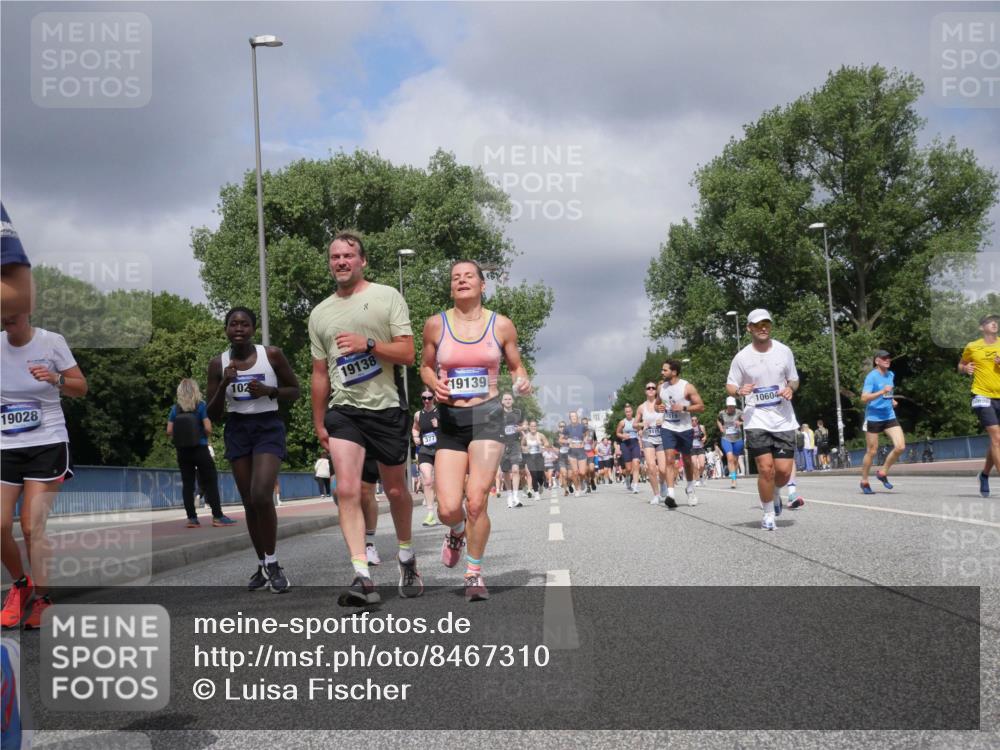 29.06.2025 - hella hamburg halbmarathon Luisa Fischer http://msf.ph/oto/8467310 29.06.2025 10:42:26 Kennedybrücke 102, 19028, 19138, 19139, 10604, 1451, 1883, 2092, 2498, 2534, 2660, 4028, 4410, 6112, 7341, 7815, 10315, 10604, 10696 meine-sportfotos.de