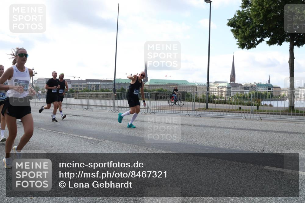 29.06.2025 - hella hamburg halbmarathon Lena Gebhardt http://msf.ph/oto/8467321 29.06.2025 09:55:18 Lombardsbrücke 747, 15681, 10423, 6662, 1120, 1151, 1200, 1683, 1696, 1706, 1884, 1976, 2207, 2274, 2287, 2367, 2411, 2592, 2596, 2816, 3087, 3208, 3209, 3258, 3435, 3747, 3985, 4093, 4121, 4189, 4832, 4938, 5102, 5399, 5459, 5638, 5705, 5708, 5915, 6027, 6054, 6158, 6290, 6389, 6532, 6662, 6836, 6923, 6938, 6991, 7052, 7312, 7335, 7659, 7908, 8371, 8437, 8487, 8693, 8889, 8981, 9031, 9093, 9159, 9476, 9661, 9710, 9869, 9931, 11333 meine-sportfotos.de