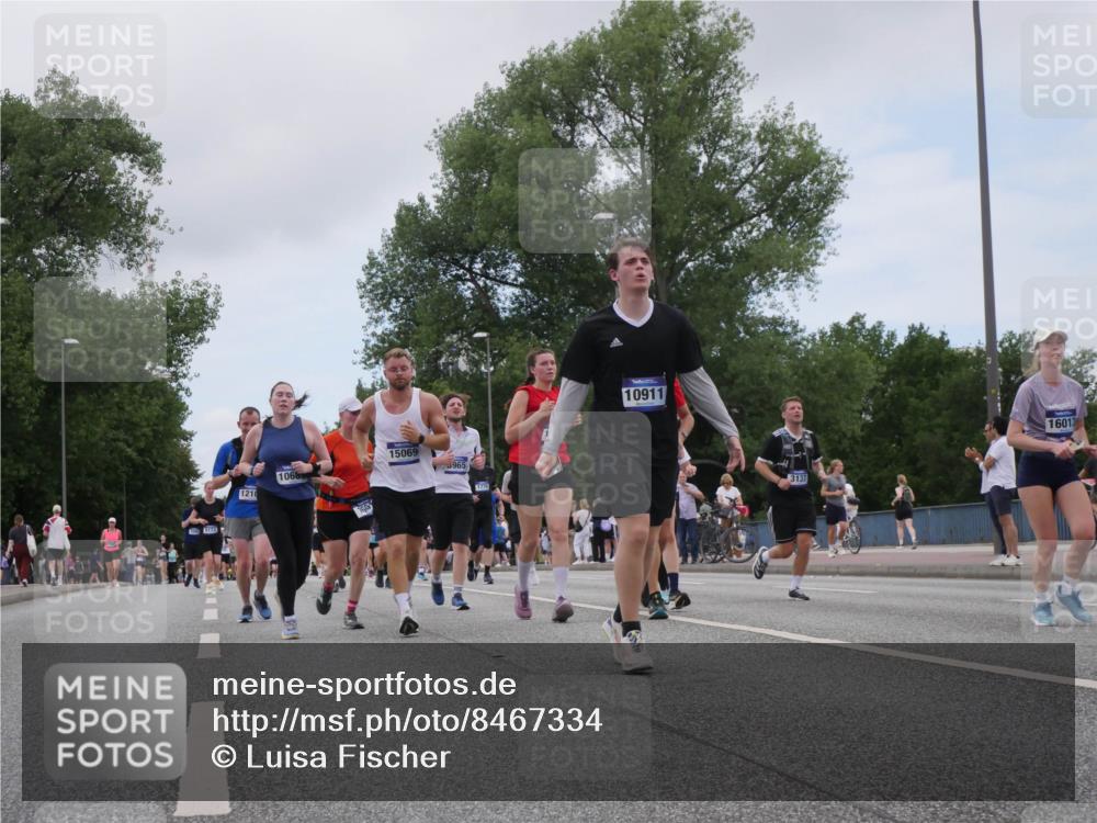 29.06.2025 - hella hamburg halbmarathon Luisa Fischer http://msf.ph/oto/8467334 29.06.2025 11:13:23 Kennedybrücke 5173, 1210, 1068, 160, 15069, 5965, 1776, 10911, 3137, 16013, 1601, 2191, 2694, 3135, 3137, 3965, 4716, 4800, 5504, 7196, 9197, 10689 meine-sportfotos.de