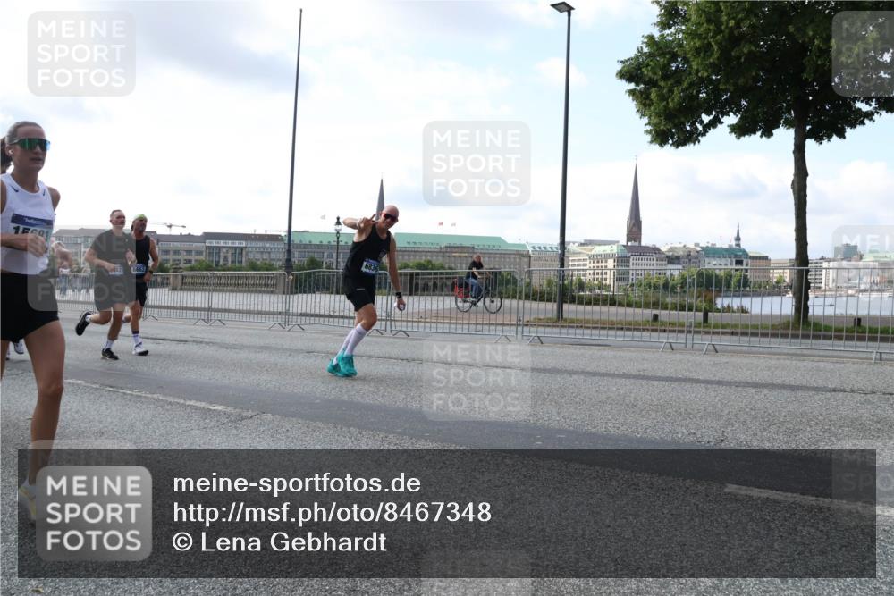 29.06.2025 - hella hamburg halbmarathon Lena Gebhardt http://msf.ph/oto/8467348 29.06.2025 09:55:18 Lombardsbrücke 1, 6, 1, 1120, 1151, 1200, 1683, 1696, 1706, 1884, 1976, 2207, 2274, 2287, 2367, 2411, 2592, 2596, 2816, 3087, 3208, 3209, 3258, 3435, 3747, 3985, 4093, 4121, 4189, 4832, 4938, 5102, 5399, 5459, 5638, 5705, 5708, 5915, 6027, 6054, 6158, 6290, 6389, 6532, 6662, 6836, 6923, 6938, 6991, 7052, 7312, 7335, 7659, 7908, 8371, 8437, 8487, 8693, 8889, 8981, 9031, 9093, 9159, 9476, 9661, 9710, 9869, 9931, 11333 meine-sportfotos.de