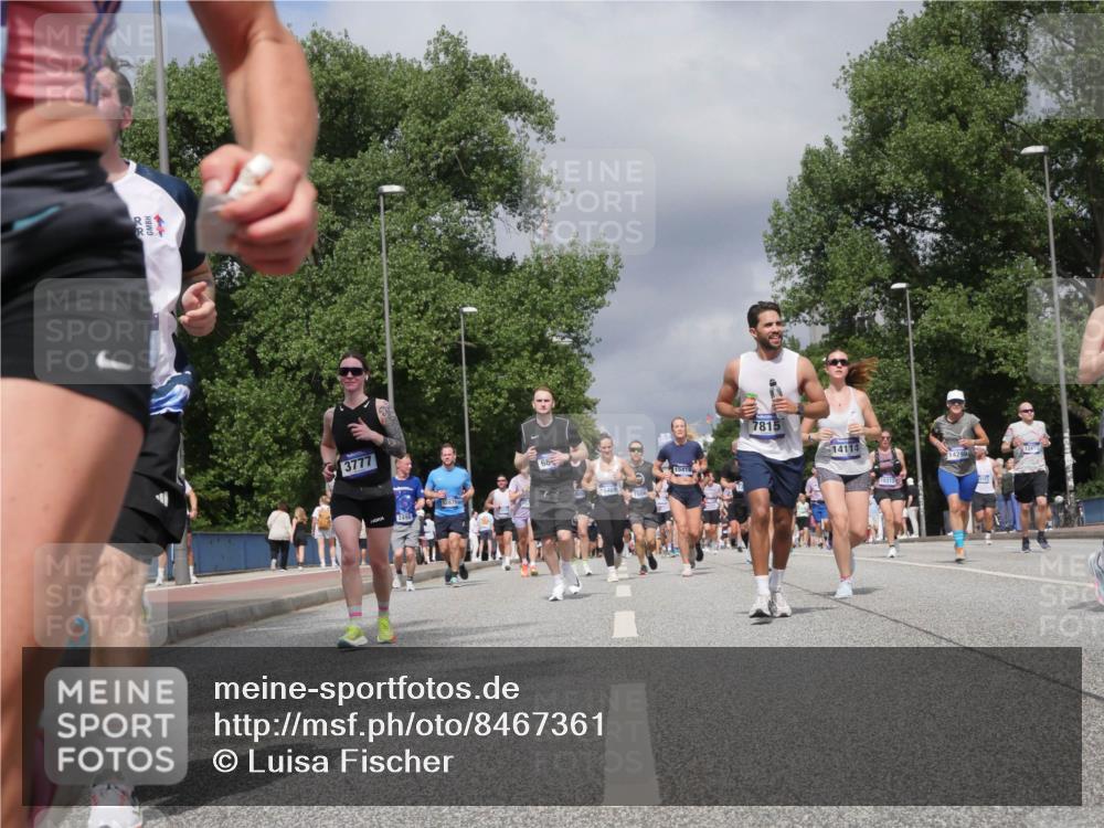 29.06.2025 - hella hamburg halbmarathon Luisa Fischer http://msf.ph/oto/8467361 29.06.2025 10:42:27 Kennedybrücke 3777, 2498, 68, 16469, 7815, 14114, 10315, 14299, 1883, 2092, 2498, 2534, 2660, 4410, 6112, 7263, 7815, 8783, 10315, 10604, 10696 meine-sportfotos.de
