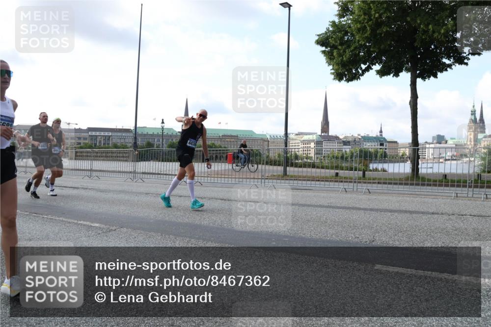29.06.2025 - hella hamburg halbmarathon Lena Gebhardt http://msf.ph/oto/8467362 29.06.2025 09:55:18 Lombardsbrücke 01, 10423, 6836, 1120, 1151, 1200, 1683, 1696, 1706, 1884, 1976, 2207, 2274, 2287, 2367, 2411, 2592, 2596, 2816, 3087, 3208, 3209, 3258, 3435, 3747, 3985, 4093, 4121, 4189, 4832, 4938, 5102, 5399, 5459, 5638, 5705, 5708, 5915, 6027, 6054, 6158, 6290, 6389, 6532, 6662, 6836, 6923, 6938, 6991, 7052, 7312, 7335, 7659, 7908, 8371, 8437, 8487, 8693, 8889, 8981, 9031, 9093, 9159, 9476, 9661, 9710, 9869, 9931, 11333 meine-sportfotos.de