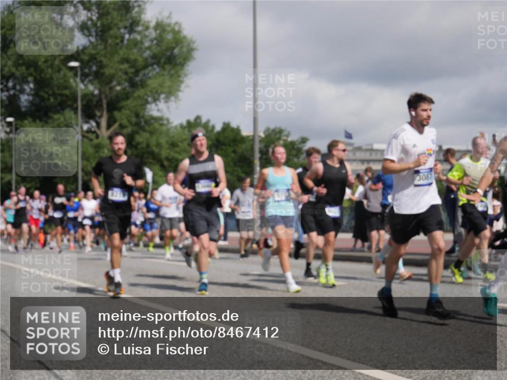 29.06.2025 - hella hamburg halbmarathon Luisa Fischer http://msf.ph/oto/8467412 29.06.2025 09:58:04 Kennedybrücke 1683, 1884, 2287, 2411, 2706, 2708, 3087, 3435, 3747, 3985, 4093, 4121, 4189, 5102, 5459, 5638, 5915, 6027, 6054, 6421, 6532, 6662, 6836, 7052, 7659, 8153, 8218, 8371, 8487, 8577, 8693, 8720, 8927, 9386, 9529, 9786, 9959, 10053, 10115, 10184 meine-sportfotos.de