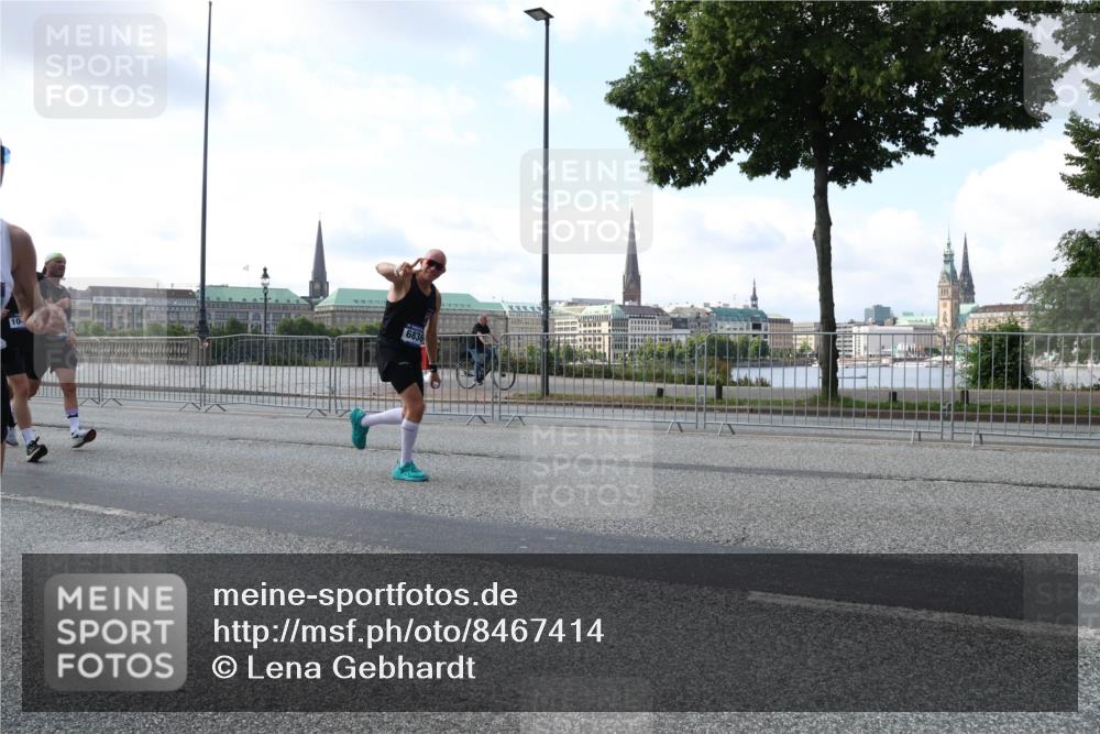 29.06.2025 - hella hamburg halbmarathon Lena Gebhardt http://msf.ph/oto/8467414 29.06.2025 09:55:18 Lombardsbrücke 10, 6836, 1120, 1151, 1200, 1683, 1696, 1706, 1884, 1976, 2207, 2274, 2287, 2367, 2411, 2592, 2596, 2816, 3087, 3208, 3209, 3258, 3435, 3747, 3985, 4093, 4121, 4189, 4832, 4938, 5102, 5399, 5459, 5638, 5705, 5708, 5915, 6027, 6054, 6158, 6290, 6389, 6532, 6662, 6836, 6923, 6938, 6991, 7052, 7312, 7335, 7659, 7908, 8371, 8437, 8487, 8693, 8889, 8981, 9031, 9093, 9159, 9476, 9661, 9710, 9869, 9931, 11333 meine-sportfotos.de