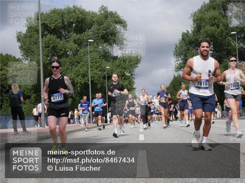 29.06.2025 - hella hamburg halbmarathon Luisa Fischer http://msf.ph/oto/8467434 29.06.2025 10:42:29 Kennedybrücke 3777, 2498, 12675, 6875, 148, 16469, 15418, 5511, 7815, 14114, 2092, 2498, 6112, 7263, 7684, 7815, 8783, 10315, 10604, 10696 meine-sportfotos.de
