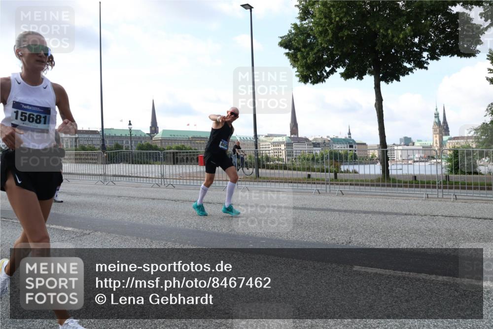 29.06.2025 - hella hamburg halbmarathon Lena Gebhardt http://msf.ph/oto/8467462 29.06.2025 09:55:18 Lombardsbrücke 15681, 6836, 1120, 1151, 1200, 1683, 1696, 1706, 1884, 1976, 2207, 2274, 2287, 2367, 2411, 2592, 2596, 2816, 3087, 3208, 3209, 3258, 3435, 3747, 3985, 4093, 4121, 4189, 4832, 4938, 5102, 5399, 5459, 5638, 5705, 5708, 5915, 6027, 6054, 6158, 6290, 6389, 6532, 6662, 6836, 6923, 6938, 6991, 7052, 7312, 7335, 7659, 7908, 8371, 8437, 8487, 8693, 8889, 8981, 9031, 9093, 9159, 9476, 9661, 9710, 9869, 9931, 11333 meine-sportfotos.de