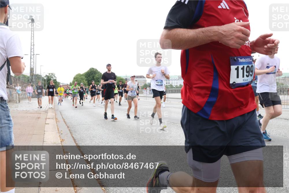 29.06.2025 - hella hamburg halbmarathon Lena Gebhardt http://msf.ph/oto/8467467 29.06.2025 10:32:38 Lombardsbrücke 6718, 13391, 16187, 1199, 15, 1078, 1199, 1237, 1640, 1732, 1987, 2059, 2276, 2349, 2943, 3022, 3365, 3422, 3653, 3660, 3670, 3707, 3753, 3778, 4314, 4365, 4446, 4605, 4857, 5658, 5743, 5783, 5871, 5941, 6040, 6218, 6228, 6252, 6312, 6315, 6861, 7239, 7308, 7309, 7387, 7468, 7531, 7535, 7633, 7702, 7749, 7750, 8124, 8127, 8170, 8175, 8303, 8625, 8787, 8839, 8840, 8914, 8993, 9010, 9034, 9125, 9188, 9206, 9542, 10002, 10013, 10048, 10277, 11756 meine-sportfotos.de