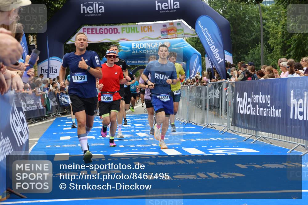 29.06.2025 - hella hamburg halbmarathon Strokosch-Dieckow http://msf.ph/oto/8467495 29.06.2025 10:46:56 Ziel 1139, 1689, 4091, 4377, 5472, 9794, 10122, 13728, 14385, 14415, 14449, 14594, 14783, 15825, 16081, 17172, 17492, 17892, 17979, 19105 meine-sportfotos.de