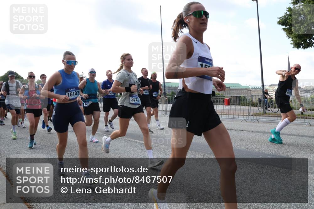29.06.2025 - hella hamburg halbmarathon Lena Gebhardt http://msf.ph/oto/8467507 29.06.2025 09:55:18 Lombardsbrücke 287, 16103, 97, 3435, 3747, 1042, 6662, 1120, 1151, 1200, 1683, 1696, 1706, 1884, 1976, 2207, 2274, 2287, 2367, 2411, 2592, 2596, 2816, 3087, 3208, 3209, 3258, 3435, 3747, 3985, 4093, 4121, 4189, 4832, 4938, 5102, 5399, 5459, 5638, 5705, 5708, 5915, 6027, 6054, 6158, 6290, 6389, 6532, 6662, 6836, 6923, 6938, 6991, 7052, 7312, 7335, 7659, 7908, 8371, 8437, 8487, 8693, 8889, 8981, 9031, 9093, 9159, 9476, 9661, 9710, 9869, 9931, 11333 meine-sportfotos.de