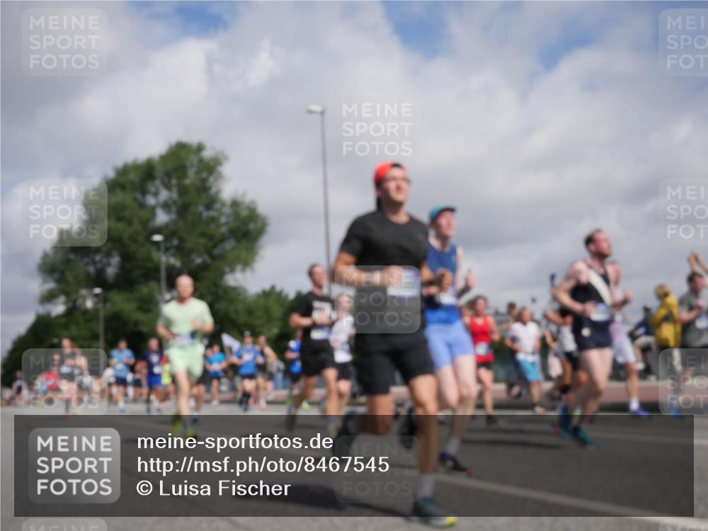 29.06.2025 - hella hamburg halbmarathon Luisa Fischer http://msf.ph/oto/8467545 29.06.2025 09:58:19 Kennedybrücke 1200, 1630, 1696, 1706, 2207, 3213, 3692, 4088, 4324, 4345, 4601, 4847, 4890, 5421, 6009, 6691, 6938, 7056, 7312, 7367, 8139, 8205, 8216, 8234, 8302, 8856, 8899, 8955, 8977, 10263 meine-sportfotos.de