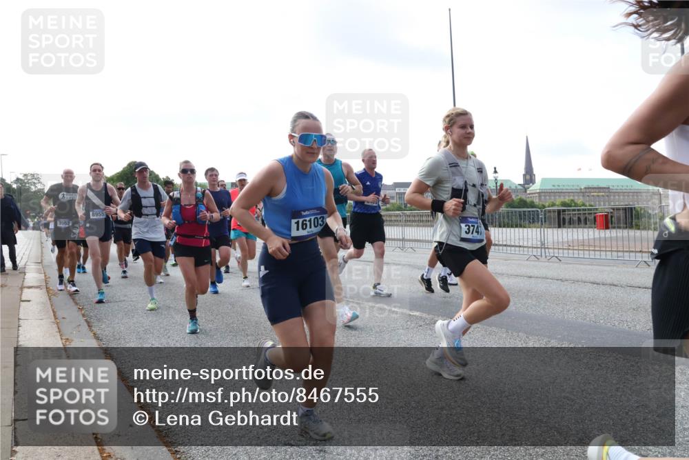 29.06.2025 - hella hamburg halbmarathon Lena Gebhardt http://msf.ph/oto/8467555 29.06.2025 09:55:19 Lombardsbrücke 7052, 8955, 16103, 374, 1120, 1151, 1200, 1683, 1696, 1706, 1884, 1976, 2207, 2274, 2287, 2367, 2411, 2592, 2596, 2706, 2816, 3087, 3208, 3209, 3213, 3258, 3435, 3747, 3985, 4093, 4121, 4189, 4832, 4847, 4890, 4938, 5102, 5399, 5459, 5638, 5705, 5708, 5915, 6027, 6054, 6158, 6290, 6389, 6421, 6532, 6662, 6836, 6923, 6938, 6991, 7052, 7312, 7335, 7659, 7908, 8371, 8437, 8487, 8693, 8889, 8981, 9031, 9093, 9159, 9476, 9661, 9710, 9869, 9931, 11333 meine-sportfotos.de
