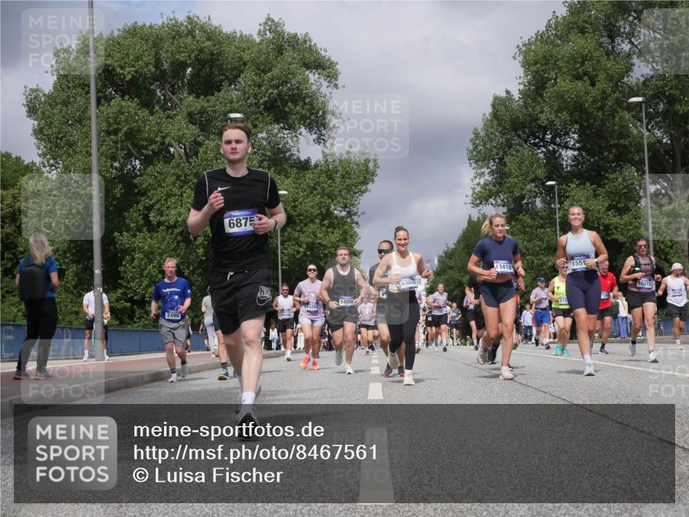 29.06.2025 - hella hamburg halbmarathon Luisa Fischer http://msf.ph/oto/8467561 29.06.2025 10:42:31 Kennedybrücke 6875, 14856, 15262, 2498, 6469, 15418, 1551, 878, 736, 10315, 18167, 2092, 2498, 6112, 6342, 6343, 7263, 7684, 7815, 8783, 10315, 10604, 10696 meine-sportfotos.de