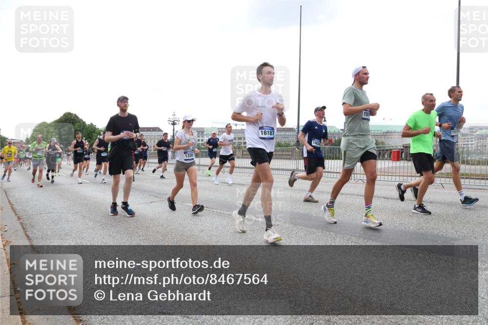 29.06.2025 - hella hamburg halbmarathon Lena Gebhardt http://msf.ph/oto/8467564 29.06.2025 10:32:39 Lombardsbrücke 7741, 1339, 16187, 10624, 150, 1078, 1199, 1237, 1640, 1732, 1987, 2059, 2276, 2349, 2943, 3022, 3365, 3422, 3653, 3660, 3670, 3707, 3708, 3753, 3778, 4314, 4365, 4446, 4605, 4857, 5658, 5743, 5783, 5871, 5941, 6040, 6228, 6312, 6315, 6861, 7308, 7309, 7387, 7468, 7531, 7633, 7702, 7749, 7750, 8124, 8127, 8170, 8175, 8303, 8625, 8787, 8839, 8840, 8914, 8993, 9010, 9034, 9125, 9188, 9206, 9542, 10002, 10013, 10048, 10277, 11756, 12423, 12424 meine-sportfotos.de