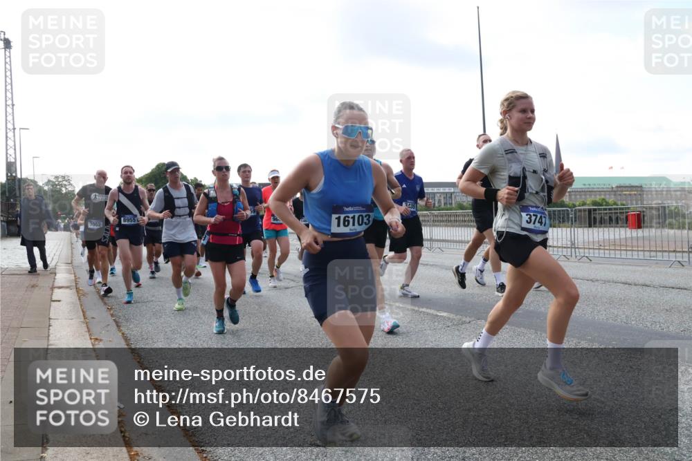29.06.2025 - hella hamburg halbmarathon Lena Gebhardt http://msf.ph/oto/8467575 29.06.2025 09:55:19 Lombardsbrücke 7052, 8955, 16103, 3435, 3747, 1120, 1151, 1200, 1683, 1696, 1706, 1884, 1976, 2207, 2274, 2287, 2367, 2411, 2592, 2596, 2706, 2816, 3087, 3208, 3209, 3213, 3258, 3435, 3747, 3985, 4093, 4121, 4189, 4832, 4847, 4890, 4938, 5102, 5399, 5459, 5638, 5705, 5708, 5915, 6027, 6054, 6158, 6290, 6389, 6421, 6532, 6662, 6836, 6923, 6938, 6991, 7052, 7312, 7335, 7659, 7908, 8371, 8437, 8487, 8693, 8889, 8981, 9031, 9093, 9159, 9476, 9661, 9710, 9869, 9931, 11333 meine-sportfotos.de