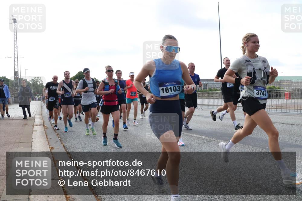 29.06.2025 - hella hamburg halbmarathon Lena Gebhardt http://msf.ph/oto/8467610 29.06.2025 09:55:19 Lombardsbrücke 7052, 8955, 287, 9649, 16103, 10423, 66, 3747, 1120, 1151, 1200, 1683, 1696, 1706, 1884, 1976, 2207, 2274, 2287, 2367, 2411, 2592, 2596, 2706, 2816, 3087, 3208, 3209, 3213, 3258, 3435, 3747, 3985, 4093, 4121, 4189, 4832, 4847, 4890, 4938, 5102, 5399, 5459, 5638, 5705, 5708, 5915, 6027, 6054, 6158, 6290, 6389, 6421, 6532, 6662, 6836, 6923, 6938, 6991, 7052, 7312, 7335, 7659, 7908, 8371, 8437, 8487, 8693, 8889, 8981, 9031, 9093, 9159, 9476, 9661, 9710, 9869, 9931, 11333 meine-sportfotos.de