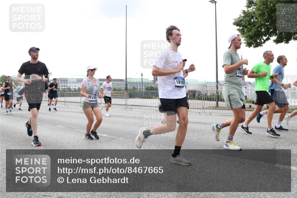 29.06.2025 - hella hamburg halbmarathon Lena Gebhardt http://msf.ph/oto/8467665 29.06.2025 10:32:39 Lombardsbrücke 13391, 16187, 150, 1078, 1199, 1237, 1640, 1732, 1987, 2059, 2276, 2349, 2943, 3022, 3365, 3422, 3653, 3660, 3670, 3707, 3708, 3753, 3778, 4314, 4365, 4446, 4605, 4857, 5658, 5743, 5783, 5871, 5941, 6040, 6228, 6312, 6315, 6861, 7308, 7309, 7387, 7468, 7531, 7633, 7702, 7749, 7750, 8124, 8127, 8170, 8175, 8303, 8625, 8787, 8839, 8840, 8914, 8993, 9010, 9034, 9125, 9188, 9206, 9542, 10002, 10013, 10048, 10277, 11756, 12423, 12424 meine-sportfotos.de
