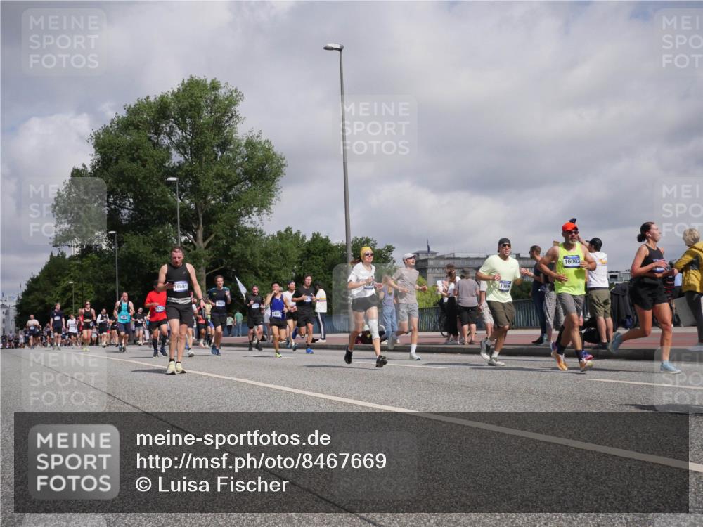 29.06.2025 - hella hamburg halbmarathon Luisa Fischer http://msf.ph/oto/8467669 29.06.2025 09:58:25 Kennedybrücke 577, 18581, 1389, 16003, 1151, 1461, 1630, 1689, 1706, 3654, 3692, 4033, 4088, 4324, 4601, 7056, 7269, 7332, 7367, 7657, 8234, 8977, 9491, 9934 meine-sportfotos.de