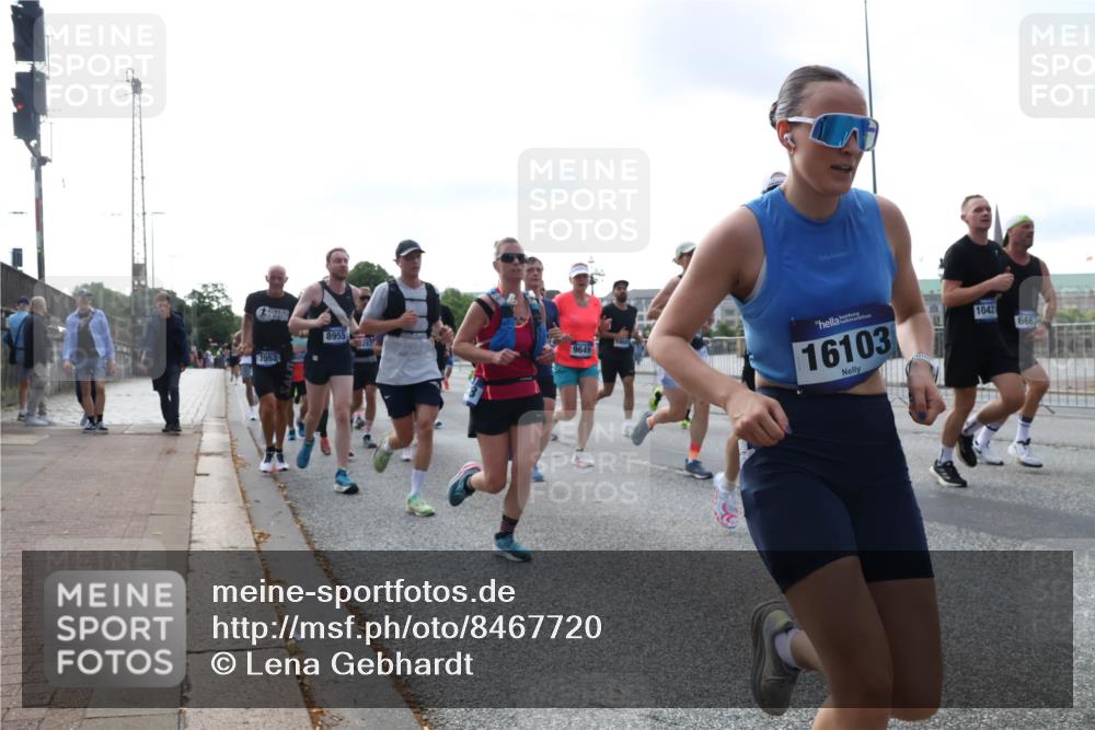 29.06.2025 - hella hamburg halbmarathon Lena Gebhardt http://msf.ph/oto/8467720 29.06.2025 09:55:19 Lombardsbrücke 8955, 9649, 7052, 16103, 1042, 6662, 1120, 1151, 1200, 1683, 1696, 1706, 1884, 1976, 2207, 2274, 2287, 2367, 2411, 2592, 2596, 2706, 2816, 3087, 3208, 3209, 3213, 3258, 3435, 3747, 3985, 4093, 4121, 4189, 4832, 4847, 4890, 4938, 5102, 5399, 5459, 5638, 5705, 5708, 5915, 6027, 6054, 6158, 6290, 6389, 6421, 6532, 6662, 6836, 6923, 6938, 6991, 7052, 7312, 7335, 7659, 7908, 8371, 8437, 8487, 8693, 8889, 8981, 9031, 9093, 9159, 9476, 9661, 9710, 9869, 9931, 11333 meine-sportfotos.de