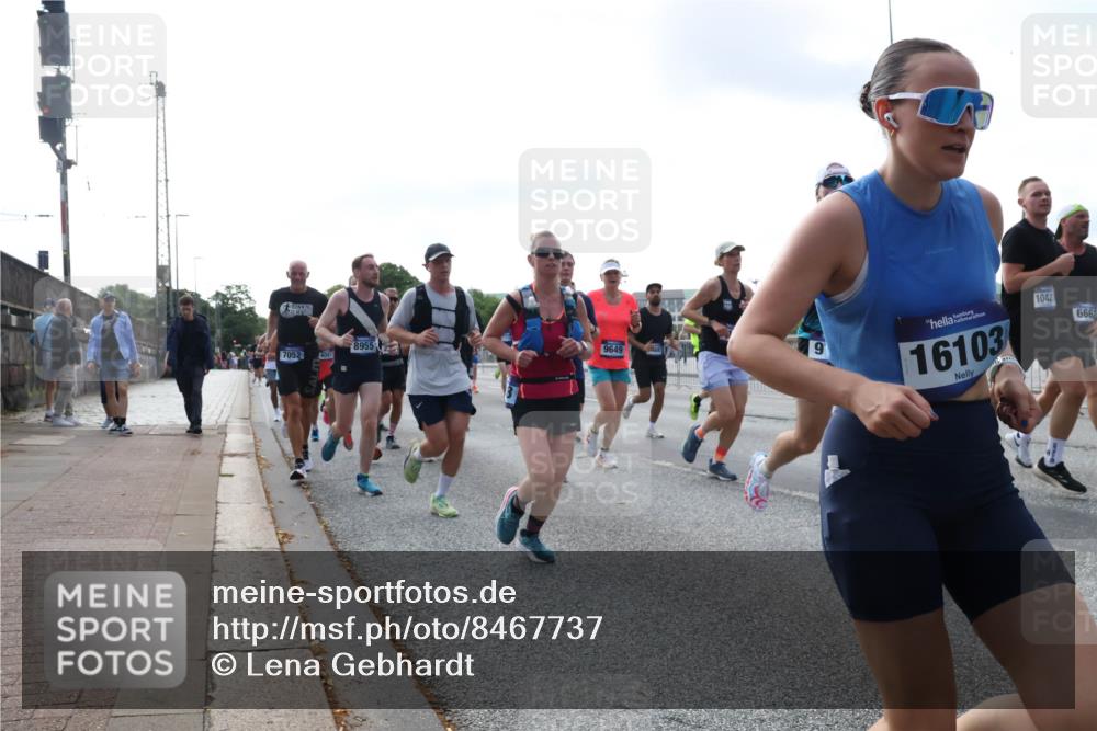 29.06.2025 - hella hamburg halbmarathon Lena Gebhardt http://msf.ph/oto/8467737 29.06.2025 09:55:19 Lombardsbrücke 9, 89552, 9649, 7052, 16103, 1042, 6662, 1120, 1151, 1200, 1683, 1696, 1706, 1884, 1976, 2207, 2274, 2287, 2367, 2411, 2592, 2596, 2706, 2816, 3087, 3208, 3209, 3213, 3258, 3435, 3747, 3985, 4093, 4121, 4189, 4832, 4847, 4890, 4938, 5102, 5399, 5459, 5638, 5705, 5708, 5915, 6027, 6054, 6158, 6290, 6389, 6421, 6532, 6662, 6836, 6923, 6938, 6991, 7052, 7312, 7335, 7659, 7908, 8371, 8437, 8487, 8693, 8889, 8981, 9031, 9093, 9159, 9476, 9661, 9710, 9869, 9931, 11333 meine-sportfotos.de