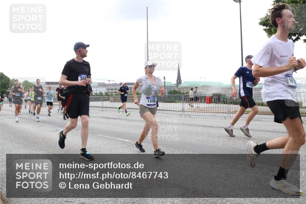 29.06.2025 - hella hamburg halbmarathon Lena Gebhardt http://msf.ph/oto/8467743 29.06.2025 10:32:40 Lombardsbrücke 1699, 365, 13391, 10624, 1618, 1078, 1199, 1237, 1640, 1732, 1987, 2059, 2276, 2349, 2943, 3022, 3365, 3422, 3653, 3660, 3670, 3707, 3708, 3753, 3778, 4365, 4446, 4555, 4605, 4857, 5783, 5871, 5941, 6040, 6228, 6312, 6315, 6861, 7308, 7309, 7387, 7468, 7531, 7633, 7702, 7749, 7750, 8124, 8127, 8170, 8175, 8303, 8625, 8787, 8839, 8840, 8914, 8993, 9010, 9034, 9125, 9188, 9206, 9542, 9768, 10002, 10013, 10048, 10277, 11756, 12423, 12424 meine-sportfotos.de