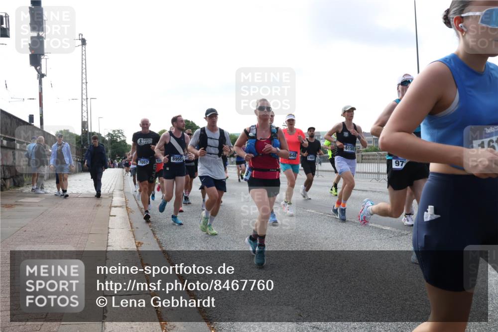 29.06.2025 - hella hamburg halbmarathon Lena Gebhardt http://msf.ph/oto/8467760 29.06.2025 09:55:19 Lombardsbrücke 7052, 4090, 8955, 649, 1468, 6158, 97, 1120, 1151, 1200, 1683, 1696, 1706, 1884, 1976, 2207, 2274, 2287, 2367, 2411, 2592, 2596, 2706, 2816, 3087, 3208, 3209, 3213, 3258, 3435, 3747, 3985, 4093, 4121, 4189, 4832, 4847, 4890, 4938, 5102, 5399, 5459, 5638, 5705, 5708, 5915, 6027, 6054, 6158, 6290, 6389, 6421, 6532, 6662, 6836, 6923, 6938, 6991, 7052, 7312, 7335, 7659, 7908, 8371, 8437, 8487, 8693, 8889, 8981, 9031, 9093, 9159, 9476, 9661, 9710, 9869, 9931, 11333 meine-sportfotos.de