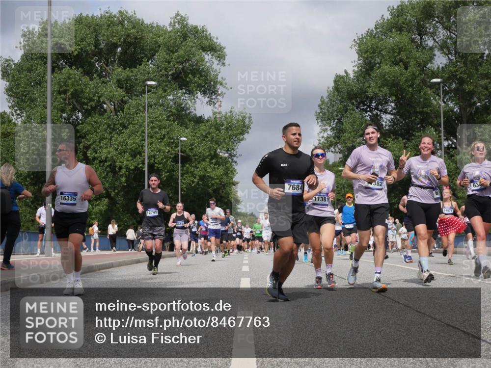 29.06.2025 - hella hamburg halbmarathon Luisa Fischer http://msf.ph/oto/8467763 29.06.2025 10:42:38 Kennedybrücke 16335, 12745, 7684, 11381, 382, 14871, 63, 1232, 2498, 2893, 6342, 6343, 6611, 7263, 7684, 8243, 8367, 8783, 9393, 10001, 10315, 10554 meine-sportfotos.de
