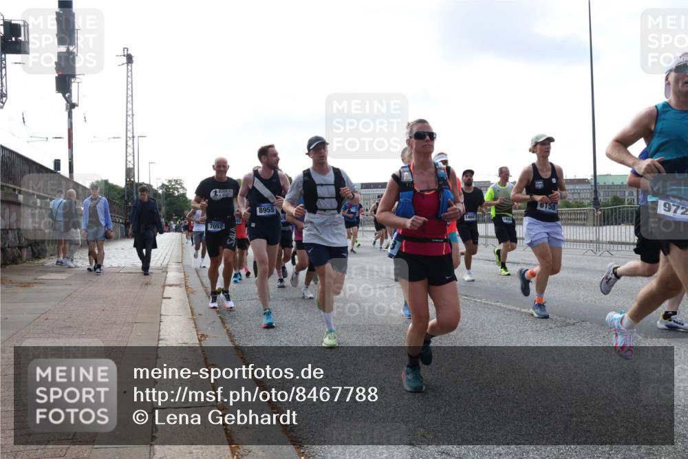 29.06.2025 - hella hamburg halbmarathon Lena Gebhardt http://msf.ph/oto/8467788 29.06.2025 09:55:19 Lombardsbrücke 7052, 8955, 6158, 972, 1120, 1151, 1200, 1683, 1696, 1706, 1884, 1976, 2207, 2274, 2287, 2367, 2411, 2592, 2596, 2706, 2816, 3087, 3208, 3209, 3213, 3258, 3435, 3747, 3985, 4093, 4121, 4189, 4832, 4847, 4890, 4938, 5102, 5399, 5459, 5638, 5705, 5708, 5915, 6027, 6054, 6158, 6290, 6389, 6421, 6532, 6662, 6836, 6923, 6938, 6991, 7052, 7312, 7335, 7659, 7908, 8371, 8437, 8487, 8693, 8889, 8981, 9031, 9093, 9159, 9476, 9661, 9710, 9869, 9931, 11333 meine-sportfotos.de