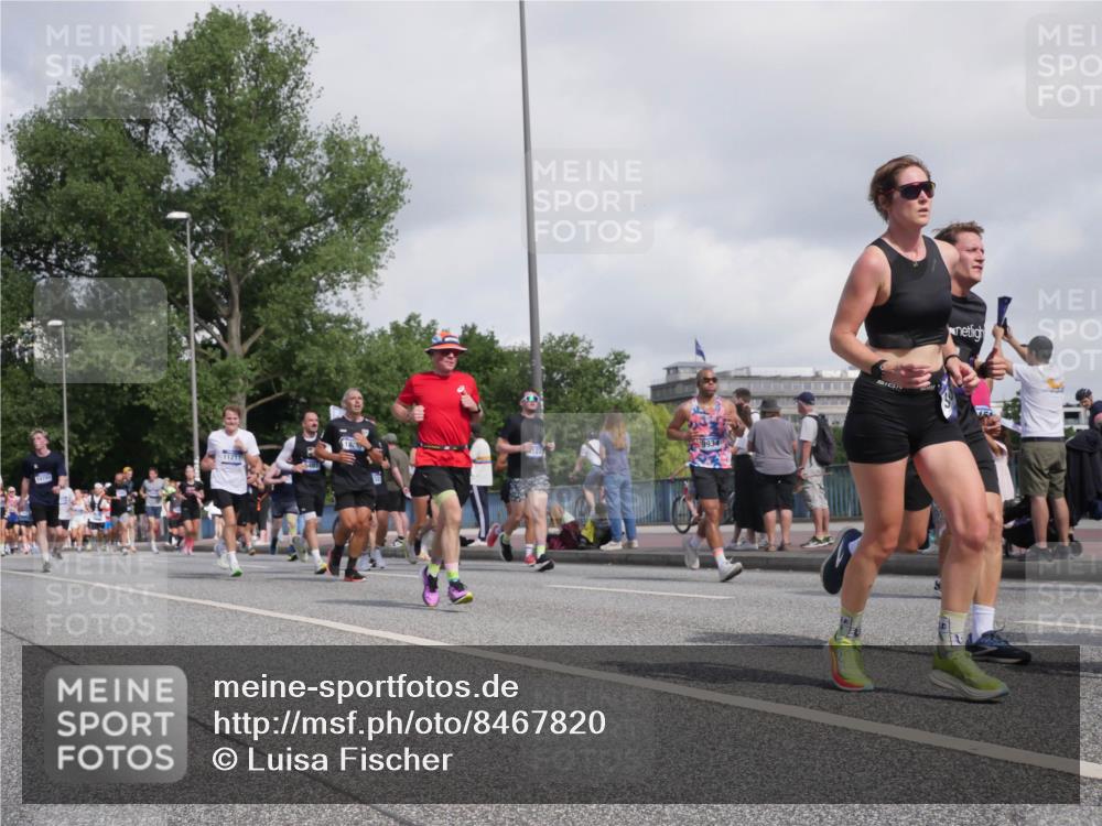 29.06.2025 - hella hamburg halbmarathon Luisa Fischer http://msf.ph/oto/8467820 29.06.2025 09:58:33 Kennedybrücke 14791, 11211, 18257, 127, 9934, 1151, 1216, 1461, 1689, 3654, 3945, 4033, 4127, 4938, 6481, 6994, 7100, 7224, 7269, 7332, 7657, 9491, 9551, 9934, 10811 meine-sportfotos.de