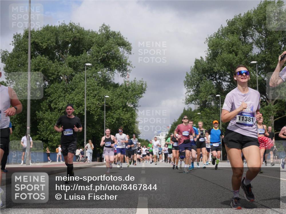 29.06.2025 - hella hamburg halbmarathon Luisa Fischer http://msf.ph/oto/8467844 29.06.2025 10:42:39 Kennedybrücke 12745, 6611, 183, 10554, 17634, 11381, 14871, 1232, 2893, 6342, 6343, 6611, 7053, 7263, 7684, 8243, 8367, 8783, 9393, 10001, 10516, 10554 meine-sportfotos.de