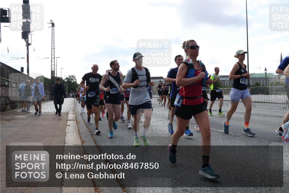 29.06.2025 - hella hamburg halbmarathon Lena Gebhardt http://msf.ph/oto/8467850 29.06.2025 09:55:20 Lombardsbrücke 7052, 8955, 4687, 1005, 615, 1120, 1151, 1200, 1683, 1696, 1706, 1884, 1976, 2207, 2274, 2287, 2411, 2592, 2596, 2706, 2816, 3087, 3208, 3209, 3213, 3258, 3435, 3747, 3985, 4088, 4093, 4121, 4189, 4832, 4847, 4890, 4938, 5102, 5399, 5459, 5638, 5705, 5708, 5915, 6027, 6054, 6158, 6290, 6389, 6421, 6532, 6662, 6836, 6923, 6938, 6991, 7052, 7312, 7335, 7659, 7908, 8371, 8437, 8487, 8693, 8889, 9031, 9093, 9159, 9476, 9661, 9869, 9931, 11333 meine-sportfotos.de