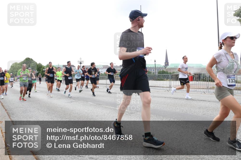 29.06.2025 - hella hamburg halbmarathon Lena Gebhardt http://msf.ph/oto/8467858 29.06.2025 10:32:41 Lombardsbrücke 6727, 7749, 9010, 6898, 16999, 18700, 133, 1078, 1199, 1237, 1640, 1732, 1987, 2059, 2276, 3022, 3365, 3422, 3653, 3660, 3670, 3707, 3708, 3753, 3778, 4365, 4446, 4555, 4857, 5783, 5871, 5941, 6040, 6228, 6312, 6315, 6861, 7308, 7309, 7387, 7468, 7531, 7633, 7702, 7749, 7750, 8124, 8127, 8170, 8175, 8303, 8625, 8787, 8839, 8840, 8914, 8993, 9010, 9034, 9125, 9188, 9206, 9471, 9542, 9768, 10002, 10013, 10048, 10277, 11756, 12423, 12424 meine-sportfotos.de
