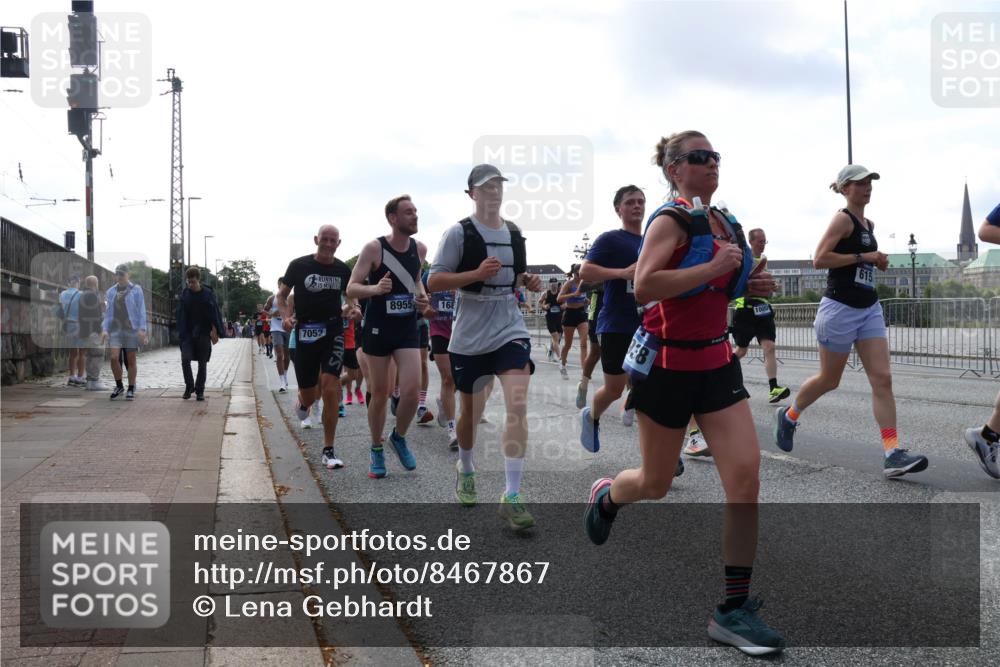29.06.2025 - hella hamburg halbmarathon Lena Gebhardt http://msf.ph/oto/8467867 29.06.2025 09:55:20 Lombardsbrücke 7053, 8955, 168, 4, 1120, 1151, 1200, 1683, 1696, 1706, 1884, 1976, 2207, 2274, 2287, 2411, 2592, 2596, 2706, 2816, 3087, 3208, 3209, 3213, 3258, 3435, 3747, 3985, 4088, 4093, 4121, 4189, 4832, 4847, 4890, 4938, 5102, 5399, 5459, 5638, 5705, 5708, 5915, 6027, 6054, 6158, 6290, 6389, 6421, 6532, 6662, 6836, 6923, 6938, 6991, 7052, 7312, 7335, 7659, 7908, 8371, 8437, 8487, 8693, 8889, 9031, 9093, 9159, 9476, 9661, 9869, 9931, 11333 meine-sportfotos.de