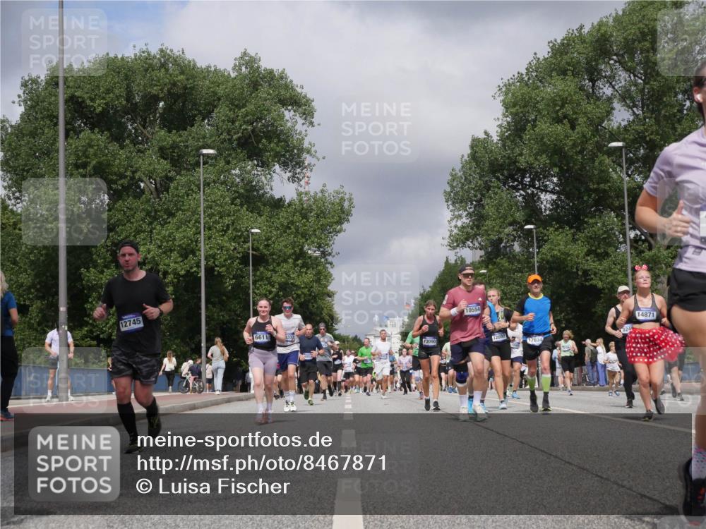 29.06.2025 - hella hamburg halbmarathon Luisa Fischer http://msf.ph/oto/8467871 29.06.2025 10:42:39 Kennedybrücke 12745, 6611, 3337, 12090, 10554, 2092, 17634, 14871, 1232, 2893, 6342, 6343, 6611, 7053, 7263, 7684, 8243, 8367, 8783, 9393, 10001, 10516, 10554 meine-sportfotos.de