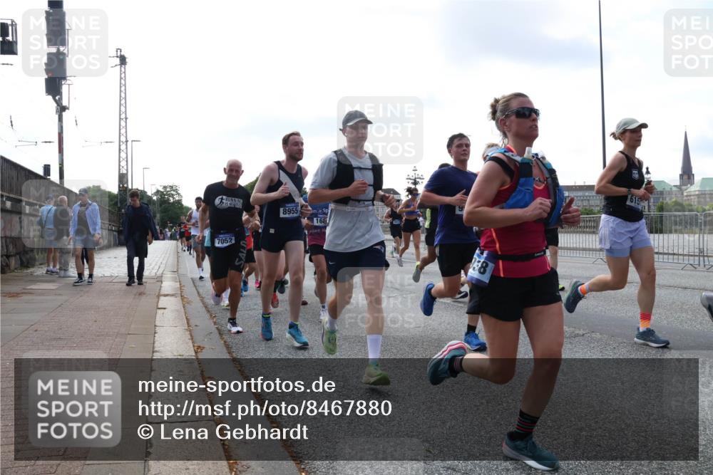 29.06.2025 - hella hamburg halbmarathon Lena Gebhardt http://msf.ph/oto/8467880 29.06.2025 09:55:20 Lombardsbrücke 7052, 8955, 168, 615, 1120, 1151, 1200, 1683, 1696, 1706, 1884, 1976, 2207, 2274, 2287, 2411, 2592, 2596, 2706, 2816, 3087, 3208, 3209, 3213, 3258, 3435, 3747, 3985, 4088, 4093, 4121, 4189, 4832, 4847, 4890, 4938, 5102, 5399, 5459, 5638, 5705, 5708, 5915, 6027, 6054, 6158, 6290, 6389, 6421, 6532, 6662, 6836, 6923, 6938, 6991, 7052, 7312, 7335, 7659, 7908, 8371, 8437, 8487, 8693, 8889, 9031, 9093, 9159, 9476, 9661, 9869, 9931, 11333 meine-sportfotos.de